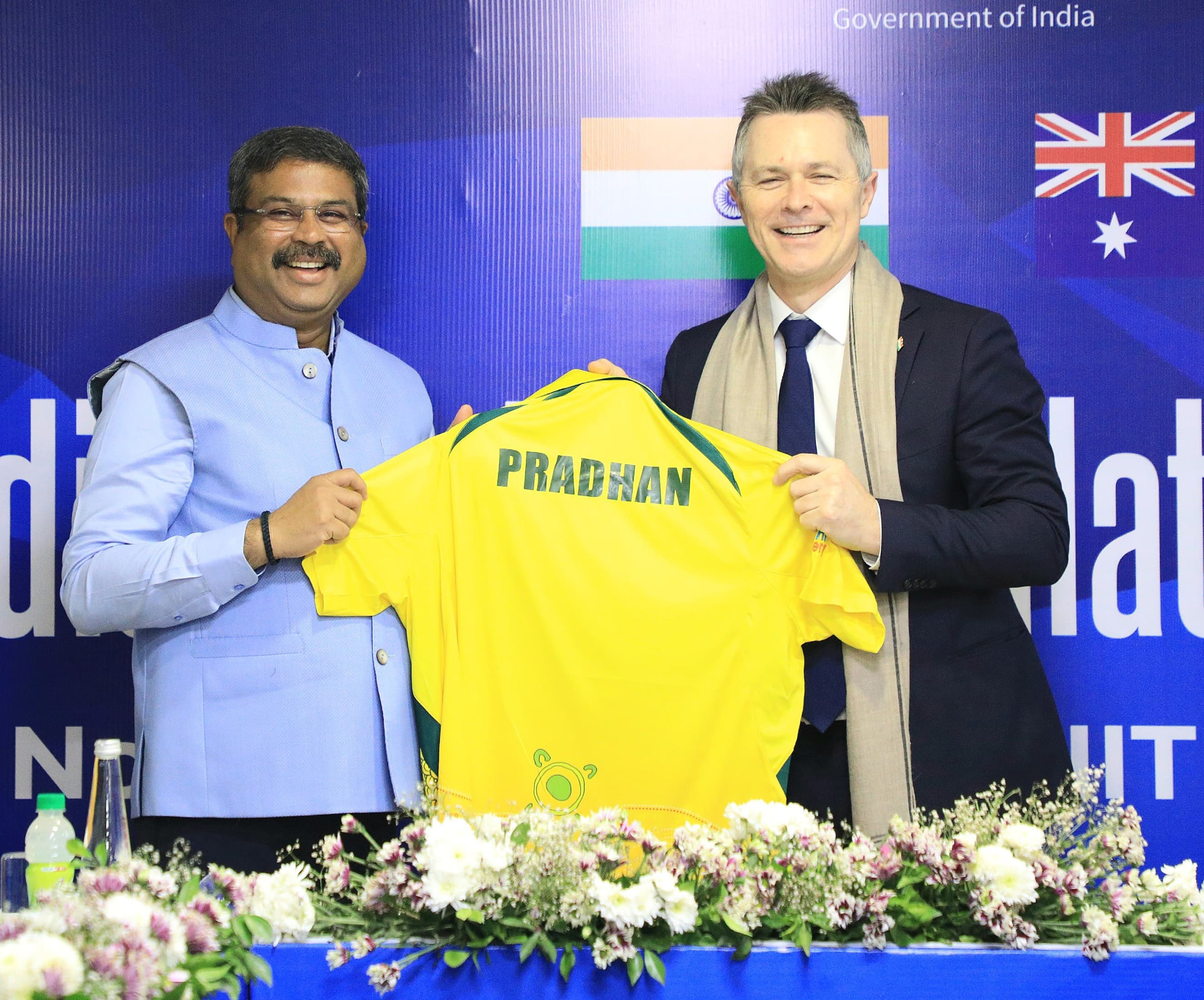 Shri Dharmendra Pradhan receives a jersey