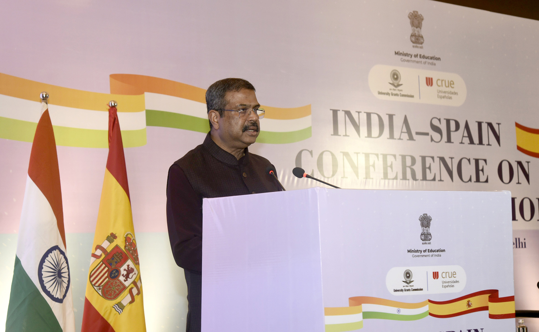 Shri Dharmendra Pradhan addressing at the India-Spain collaboration conference