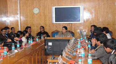 The Minister for HRD, Smt. Smriti Irani interacting with the children on the subject “Proud to be an Indian”, in New Delhi