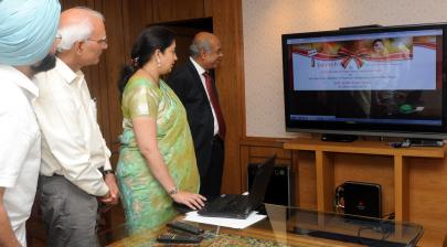 The Union Minister for HRD, Smt.Smriti Irani launching the Grievance Portal of UGC